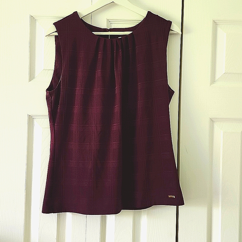 Sleeveless shirt